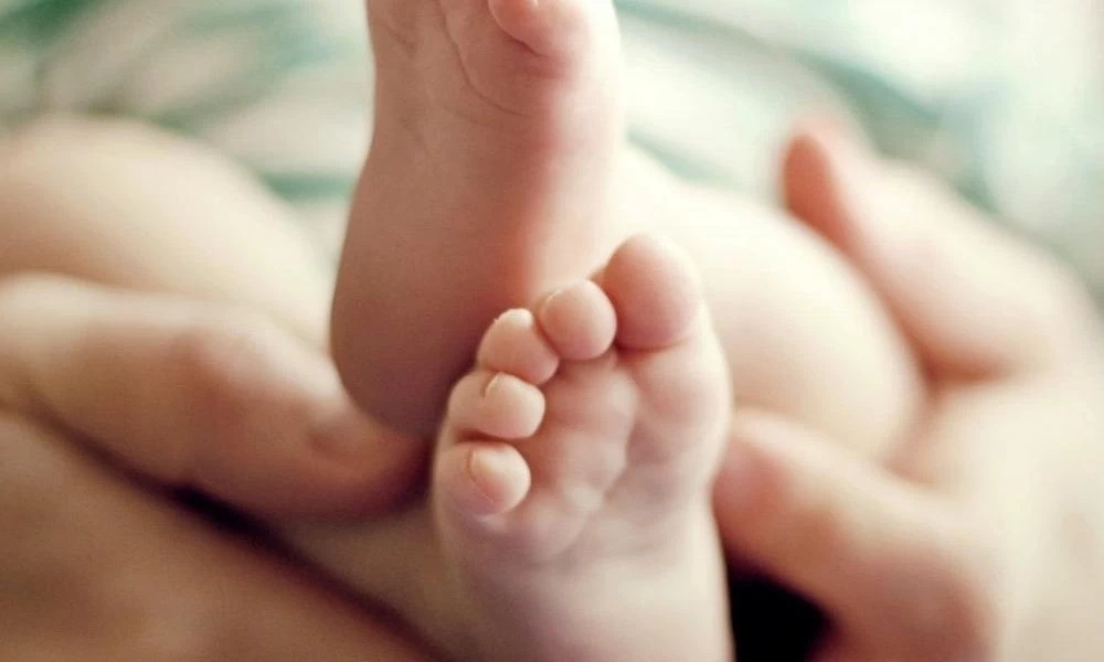 Έρευνα: Οι έγκυες που νοσούν πιθανόν να γεννήσουν πρόωρα και το μωρό τους να εισαχθεί σε ΜΕΘ